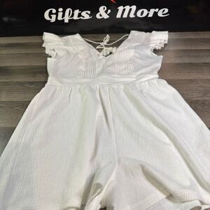 Elegant White Ruffled one piece romper woman’s size small!